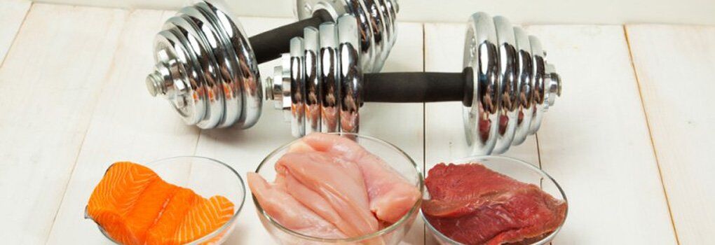 Filetes de peixe, aves e tenreira no menú da dieta proteica