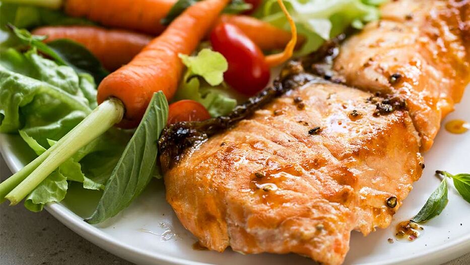 Se queres perder peso, debes incluír peixe e verduras frescas na túa dieta. 